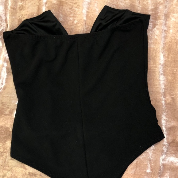 NWOT Fashion Nova black deep V body suit - Picture 4 of 5